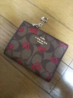 コーチハート模様 二つ折り財布 ブラウン/レッド