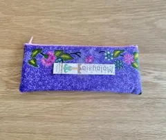 新品未使用！マレーシア製 花柄紫色ペンケース