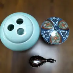青磁香炉と染付蓋付き茶碗 匙セット