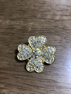 キラキラ ブローチ