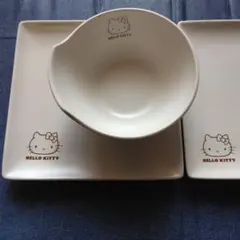 HELLO KITTY 四角いお皿２枚　ボウル１個　ローソン　2016年サンリオ