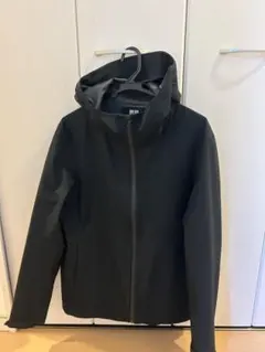 ユニクロ ブロックテックパーカ（3Dカット）ブラック Ｌサイズ