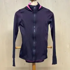 【UNDER ARMOUR】 フルジップ フード付き　スポーツ　軽量　パーカー