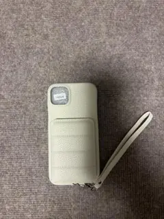 iPhone 14 Plus ケース ホワイト ストラップ付き