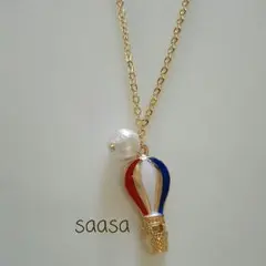 気球チャームのネックレス