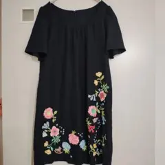 花柄刺繍 半袖ワンピース 黒のサムネイル