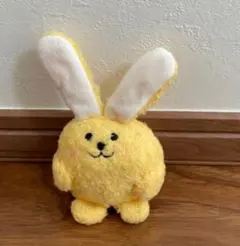 黄色いウサギ型ぬいぐるみ