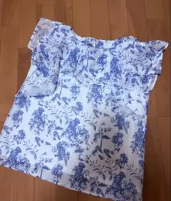 ✴︎美品✴︎花柄 半袖ブラウス トップスのサムネイル