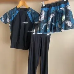 水着セット150サイズ　（カップ付き半袖、パンツ付きスカート、レギンスセット）
