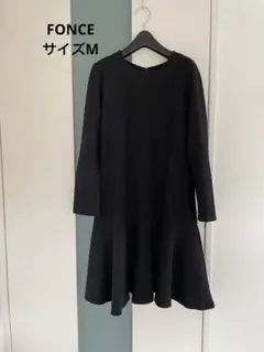 FONCE サイズM黒の長袖フレアワンピースのサムネイル