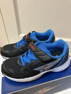 スニーカー 19cm