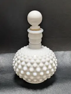 FENTON（MEDIUM) ミルクガラス ホブネイル 花瓶 フリル - メルカリ