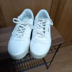 PUMA ホワイト スニーカー キャリーナ
