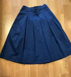 UNIQLO 紺　膝下丈　フレアスカート　S