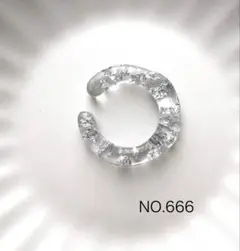 NO.666 ハンドメイドイヤーカフ片耳用　クリアシルバー細