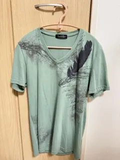 Tornado Mart Vネック Tシャツ 羽柄のサムネイル