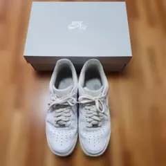 NIKE AIR FORCE 1 ホワイト スニーカー(箱あり)