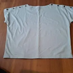 ナチュラルビューティーベーシックボタン付きオーバーサイズTシャツ水色