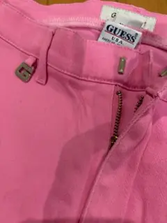 GUESS ピンク クロップドパンツのサムネイル