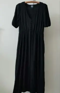 未使用　GAP ブラック ワンピース 半袖 Vネック