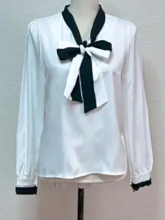 リボン付きボウタイブラウスオフィス　トップスMホワイト　春　夏　新品　未使用