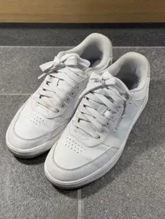 PUMA ホワイト スニーカー