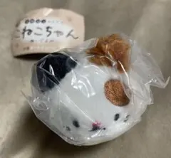 てのひらサイズのこねこちゃん　みけ　ぬいぐるみ　ボールチェーン　マスコット　猫