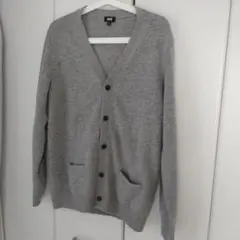【ユニクロ】グレー Vネック カーディガン 6ボタン