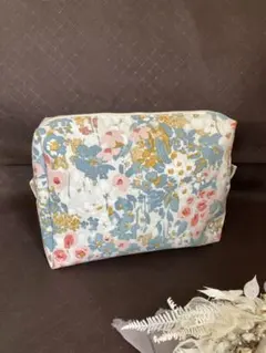 ハンドメイド　トラベルポーチ　おむつポーチ　輸入ファブリック