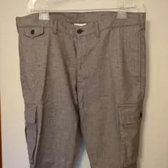 グレーのヘリンボーンカーゴパンツ