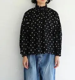ソイル　40'S ポプリンドットプリントフリルカラーブラウス　ブラック　水玉IIのサムネイル