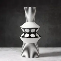花瓶 モノトーン フラワーアレンジ 高級感 オシャレ 現代的 海外 陶器