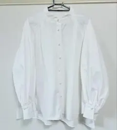 長袖白ブラウス earth music&ecology