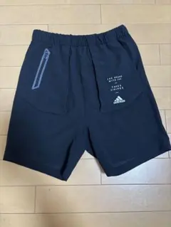 adidas 短パン　キッズ　黒　130