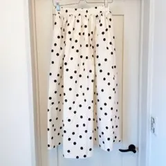 美品　ボリュームSALOON ドットフレアスカート