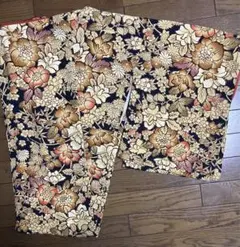 中古きもの　黒地にベージュ系の花模様　小紋　中古