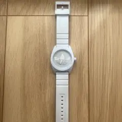 adidas 白×シルバー　時計のサムネイル