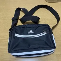 adidas ショルダーバッグ ブラック ストライプ