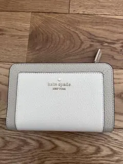 【新品・未使用】kate spade 二つ折り財布 ホワイト/グレー