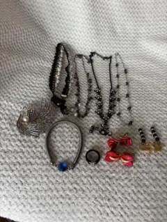 Accessories bundle sale: necklaces, brooches, earrings