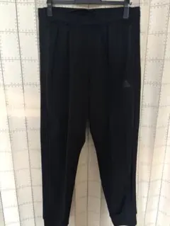 アディダス　ブラック×ブラック　トラックパンツ