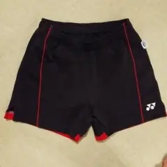 バドミントン用 ブラック/レッド ショートパンツ