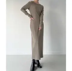 ベージュ オフショルダー ニットドレス