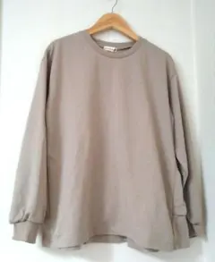 【新品】《ブランシェス》　バックフリルトレーナー　ブラウンベージュ　150