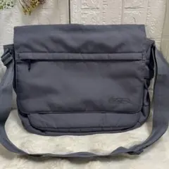 26 美品 レスポートサックLeSportsac GUYS メッセンジャーバッグ