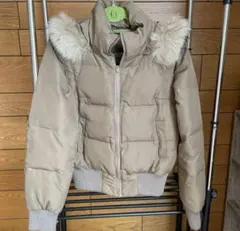 ベージュ ダウンジャケット ファー付き