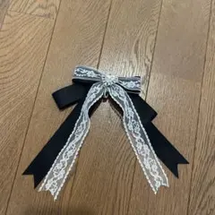 黒と白のレースリボンブローチ