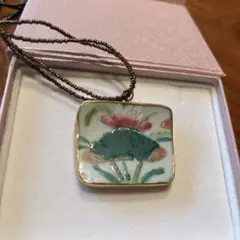 中国　花柄陶片ペンダント ネックレス