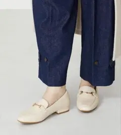 【跳べるパンプス】スクエアトゥビットモチーフローファー 23.5 ベージュ