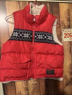 赤いダウンベスト ノルディック柄
